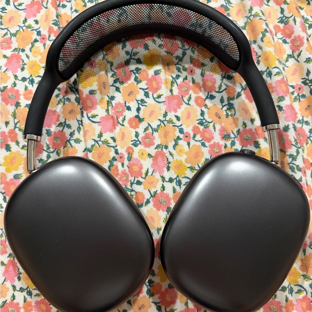 Wireless Over-Ear Headphones - Picture 2 of 3